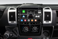 Monitor multimedia, máscara con soportes de fijación, cableado Plug & Play con recuperación de los mandos en el volante, adaptador de antena FM.